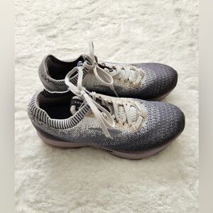 Brooks Levitate DNA AMP Gray Soft Pink Size 8.5